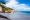 Głazy rozdzielające plażę Petite Anse od Anse Cocos