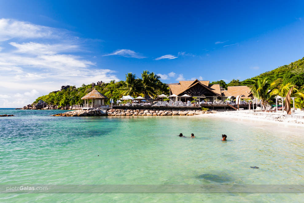 Hotel La Domaine de LOrangeraie z plażą, widok od strony plaży