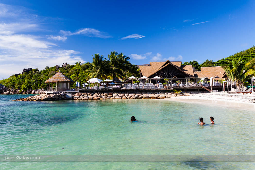 Hotel La Domaine de LOrangeraie z plażą, widok od strony plaży