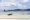 Plaża La Passe z łódką podczas odpływu na La Digue i widok na wy