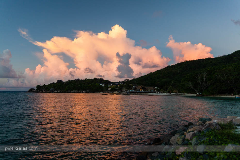 Zachód słońca nad La Digue