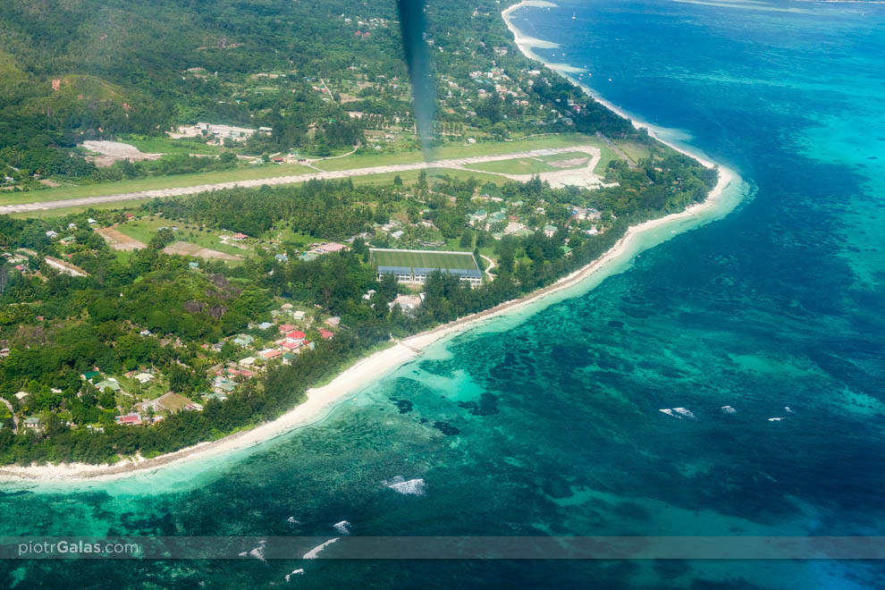 Widok z góry na lotnisko na Praslin