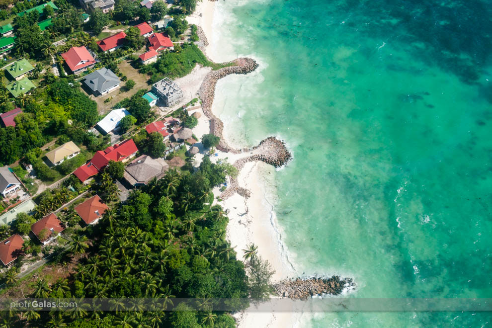 Widok z lotu ptaka na wybrzeże Praslin