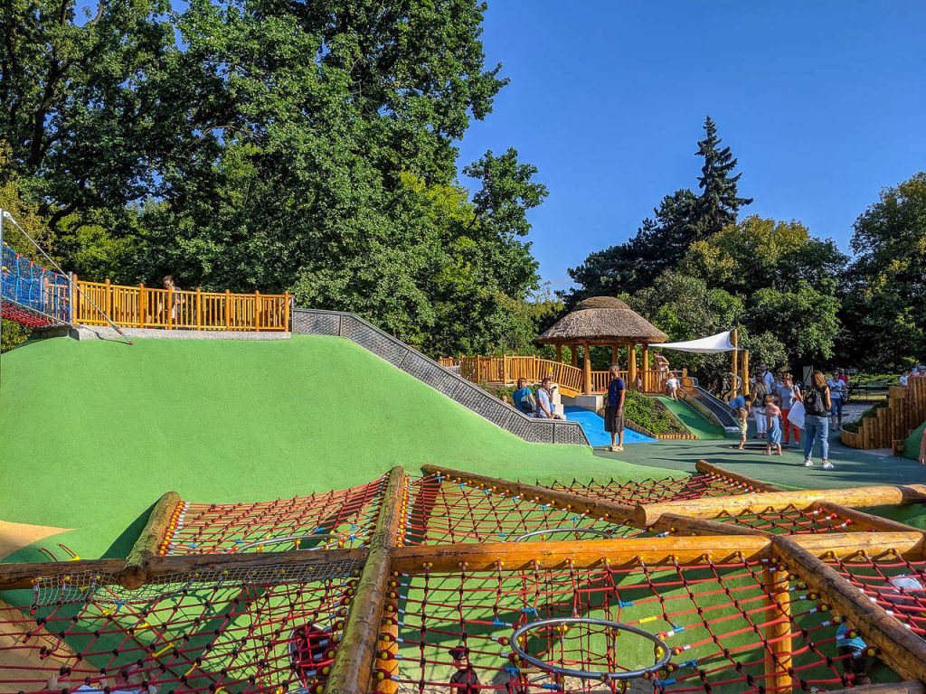 Park Ujazdowski z nowym placem zabaw - jeszcsze jedna zjeżdżalnia