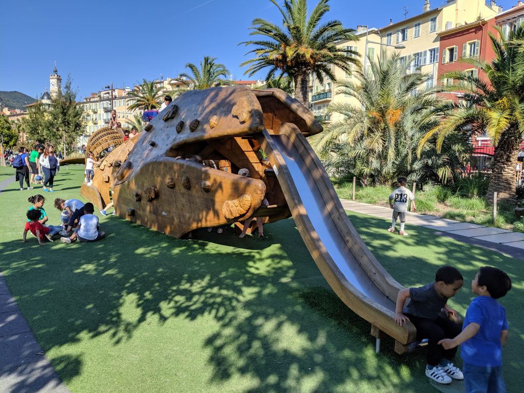 Genialny plac zabaw w centrum Nicei